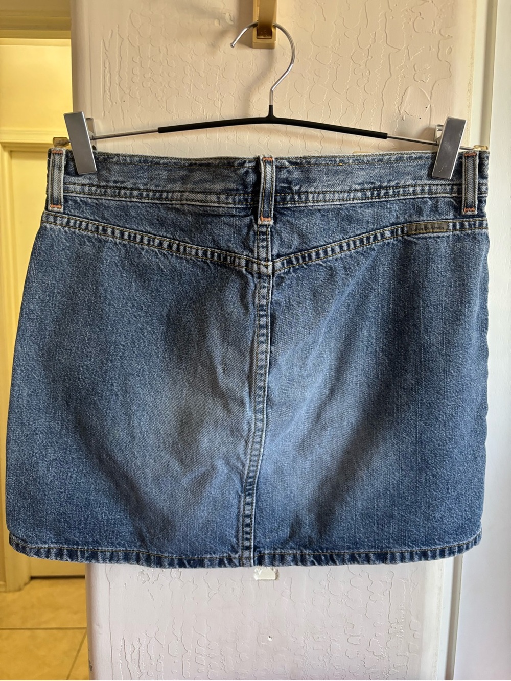 Vintage Y2K Classic Denim Mini Skirt, utility style front pockets, Size 7